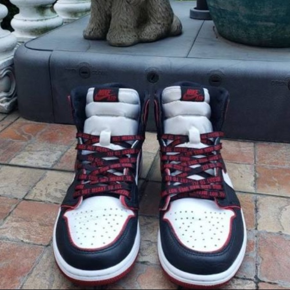 Air Jordan 1 HIGH OG bloodlines